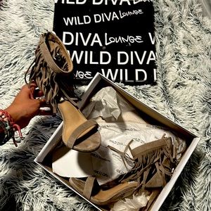 Fringe tan heel with zipper on back